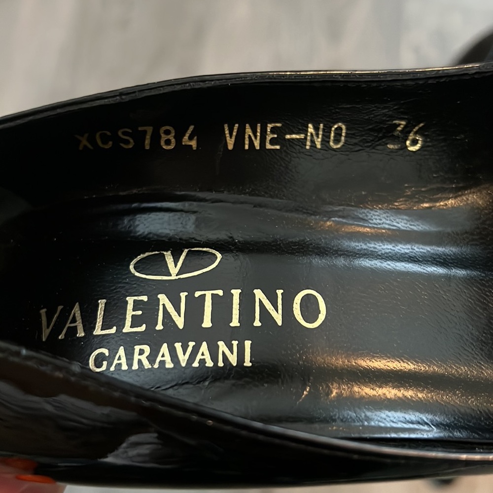 Valentino Garavani beautiful shoes 🖤. Size 36 (6) - Picture 2 of 7